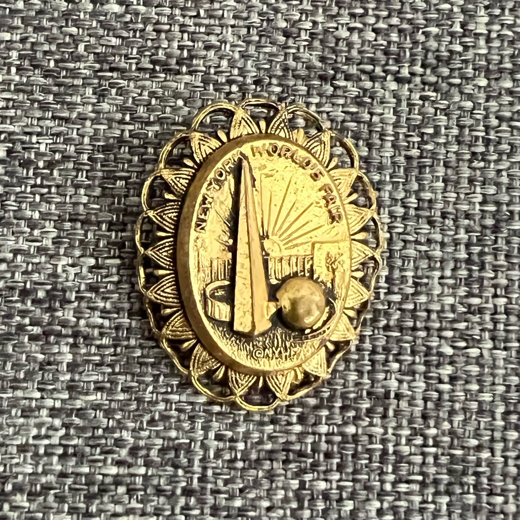 Vintage New York World’s Fair Oval Brass Brooch 1939 1940 Trylon Perisphere Nywf